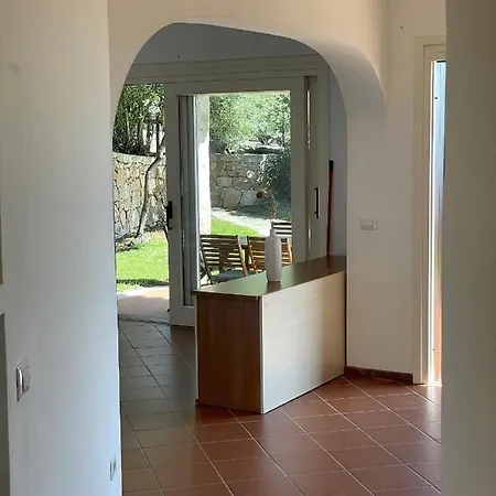 Villa Con Giardino Punta Est